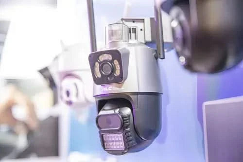 Camara exterior doble lente con alarma y sensor de movimiento